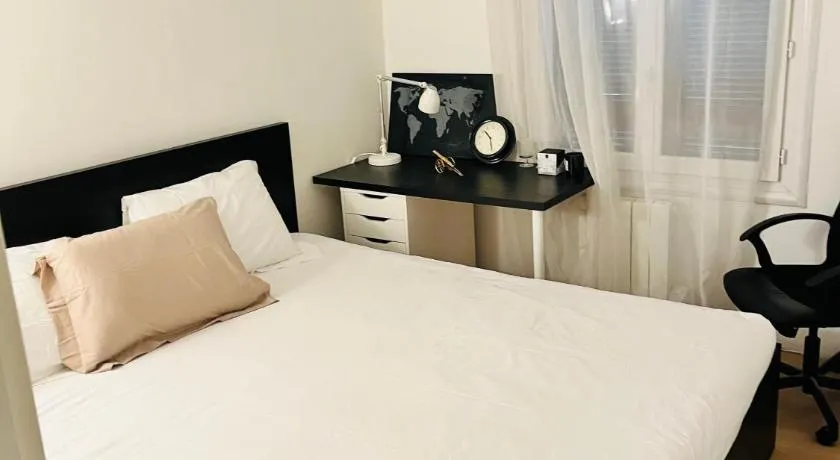 Private rooms in a Tiny home 4 min drive to Airport CDG ,1 private bathroom ideal for families and friends - Image 1