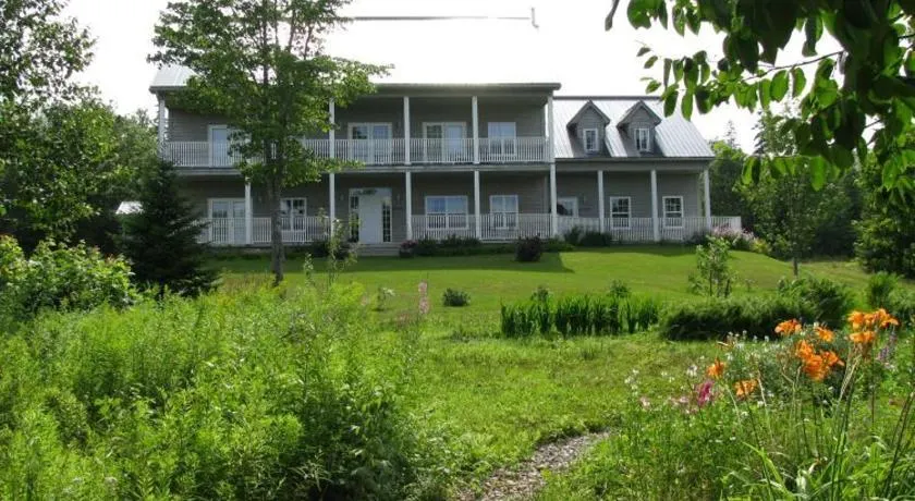 Tulloch Inn & Gifts - Image 1