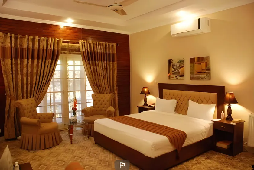 Couples Friendly Guest House Karachi - Hotels - Image 1
