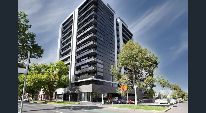 Two Bedroom Apartment in North Melbourne - Image 1