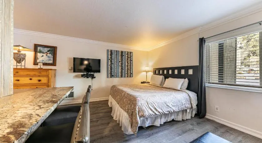 Charming Studio Deluxe w/Full Kitchen #115 at Donner Lake Village - Image 1