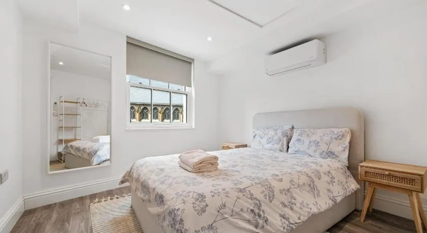 Prime Location Kensington Apartments - Image 1
