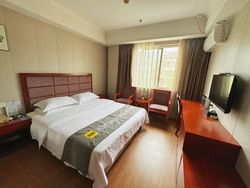 Huangguan Holiday Hotel - Image 1