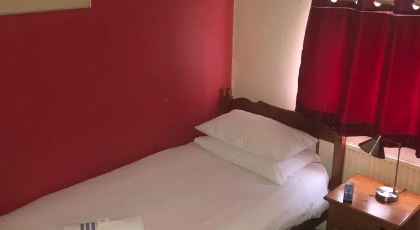 Red Lion Accommodation - Image 1