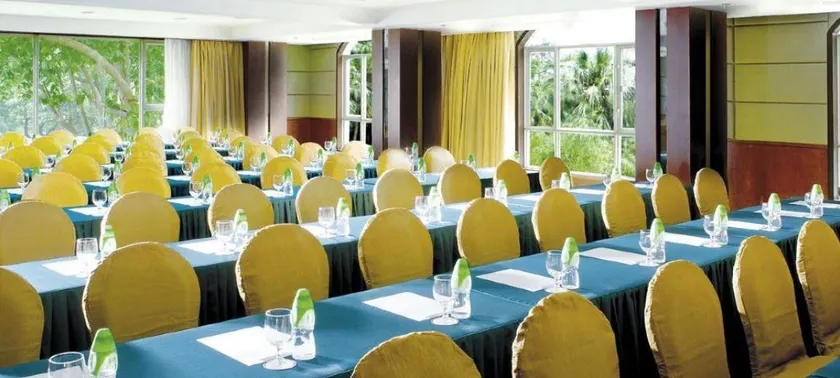 Palm Hotel - Image 1