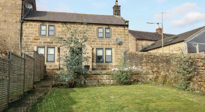 2 Knoll Mount - Image 1