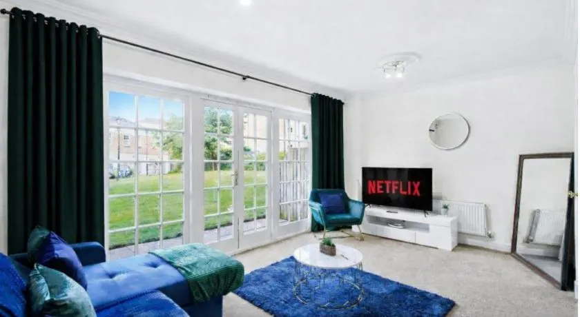 Lovely 4 Bedroom House in Central York - Sleeps 10 - Image 1