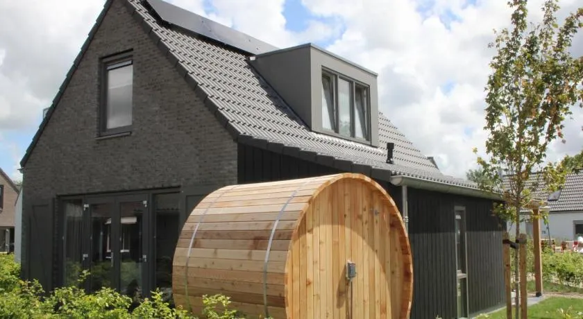 Stylish Coastal Home with Garden - Image 1