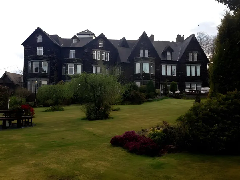 Derwent Manor Apartments & Rooms - Image 1