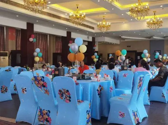 XINHUYUAN INTERNATIONAL HOTEL - Image 1