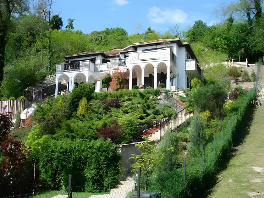 ARTtrend Luxury Villa - Image 1