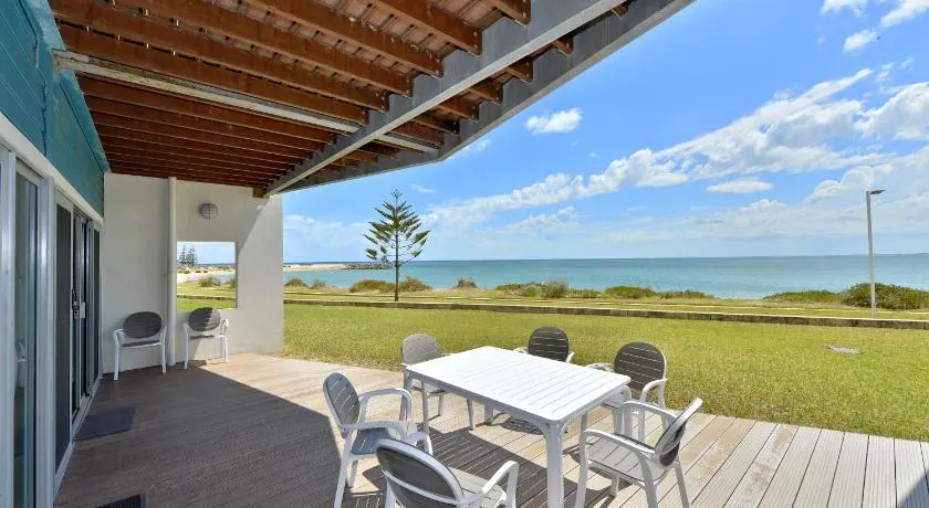 Sea Side Villa 10.1 - Image 1