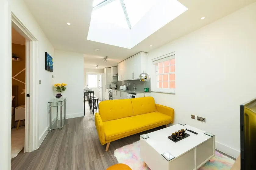 3 Beds Flat |Relocation|Contractors|Leisure - Image 1