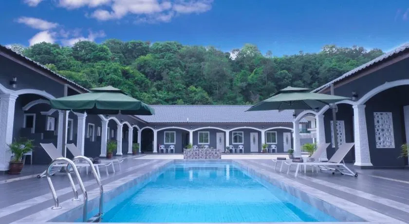 Cenang Rooms With Pool by Virgo Star Resort - Image 1