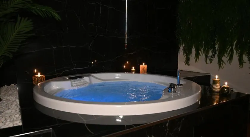 Palace Eight - Suites & Spa - Image 1