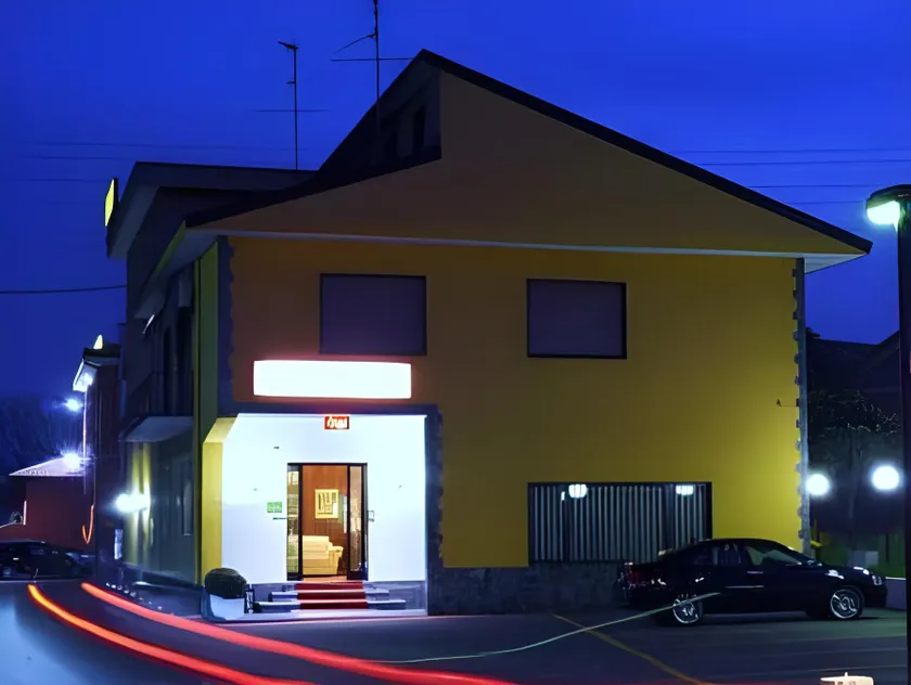 Hotel Rosy - Image 1