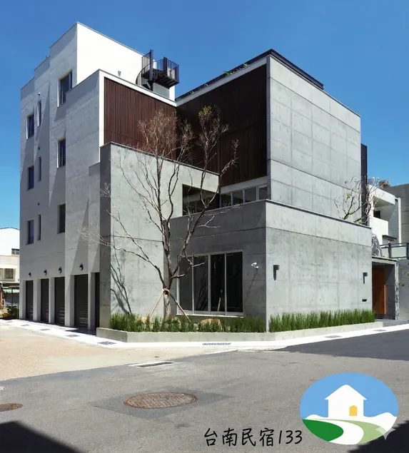 Wood Whispering Residence - Image 1