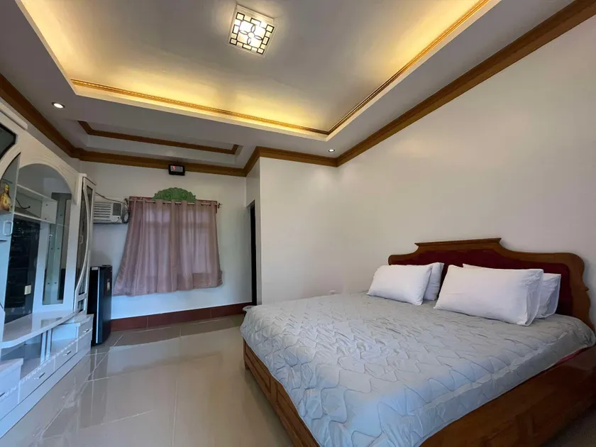 LobocAirbnb Travellers Inn - Image 1