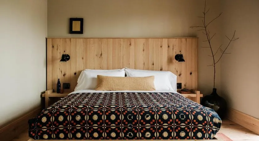 New Paltz Way Hotel - Image 1