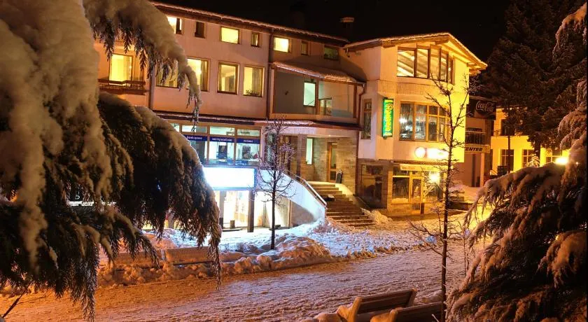 Plaza Family Hotel - Image 1