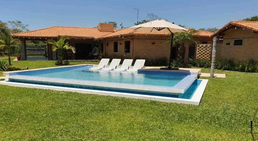 Casa con Piscina, Quincho, Cancha de Futbol/Volley - Image 1