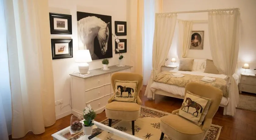 St Paul House Boutique & Apartment - Image 1
