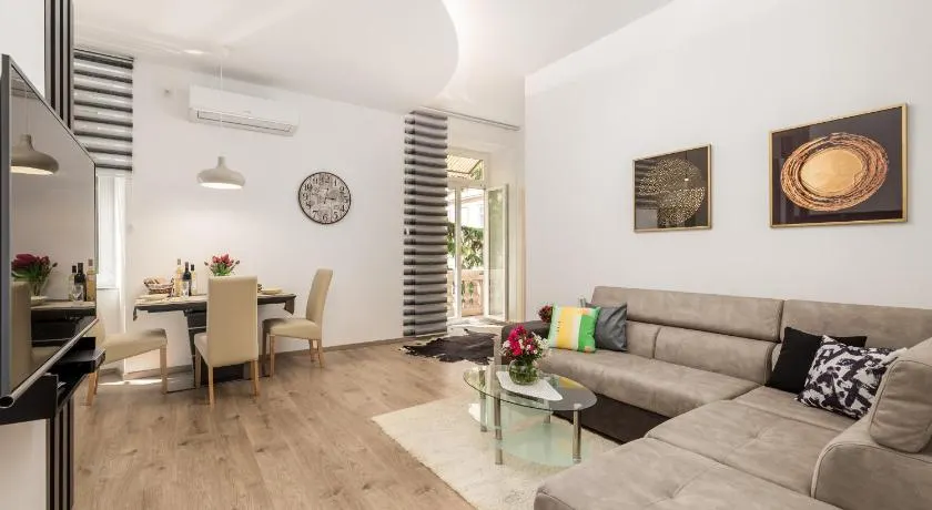 Quiet Center Apartments - Image 1