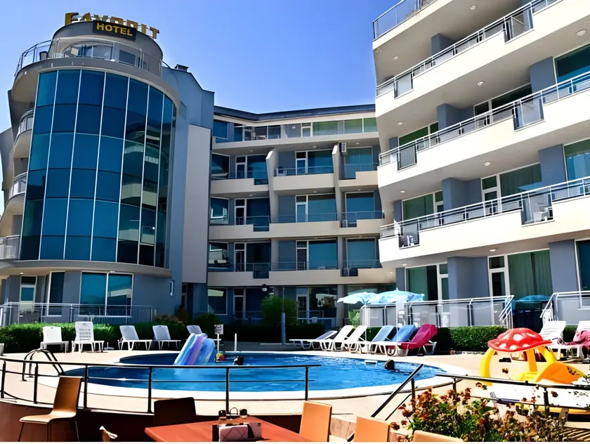 Favorit Aparthotel - Image 1