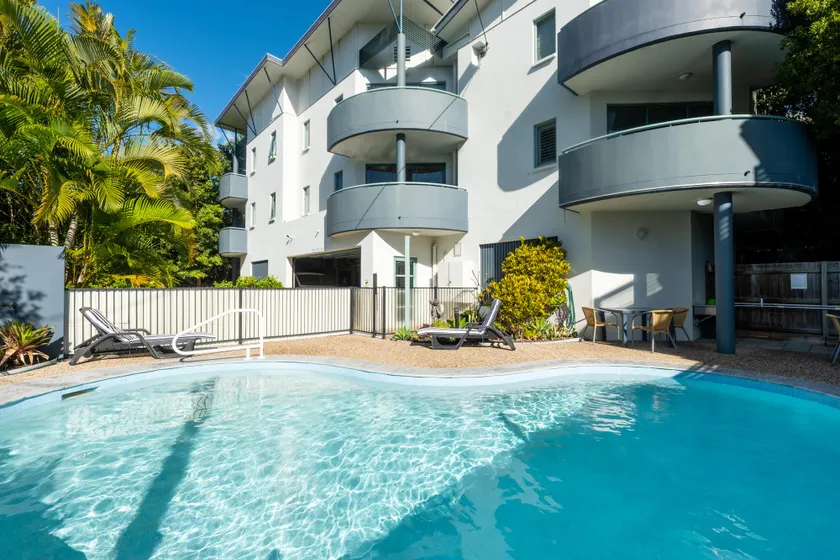 Noosa River Sandy Shores - Image 1