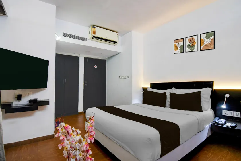 Townhouse Oak Ballygunge Formerly Hotel Lovelock - Image 1