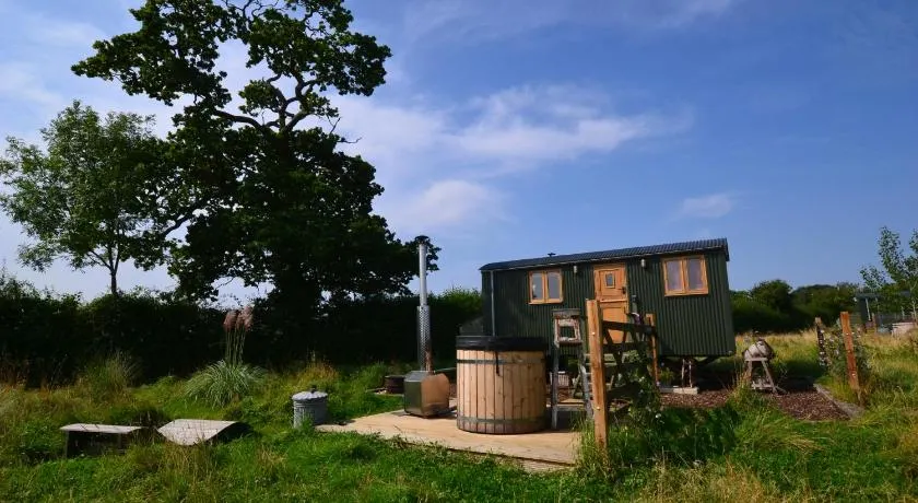 Charlotte-Rose Shepherd's Hut - Image 1