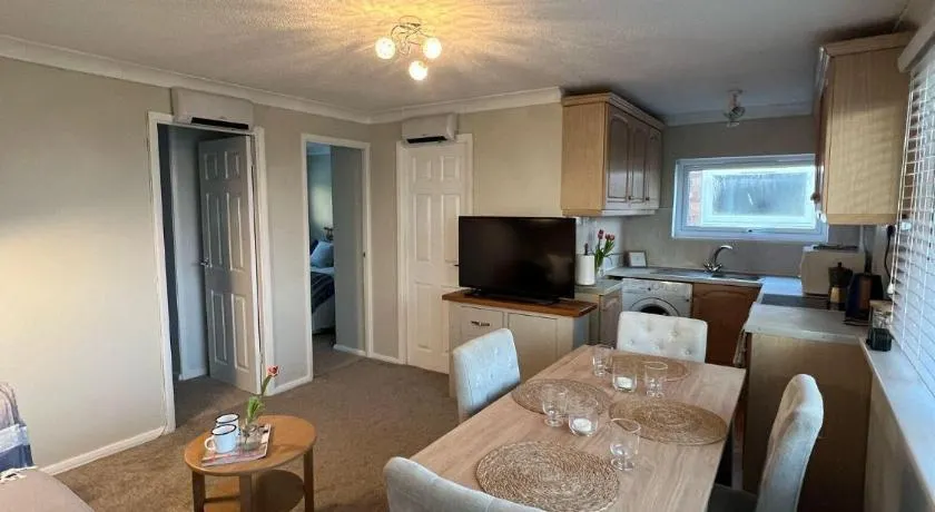 Beach Chalet - 2 Bedrooms - 4 Guests - Parking - Image 1