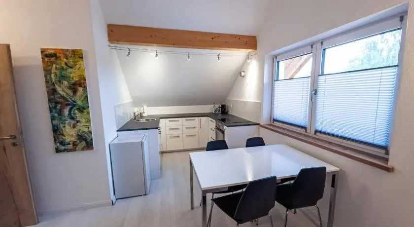 Schöne Dachgeschosswohnung - Image 1