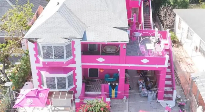 Da Pink And White Palace - Image 1