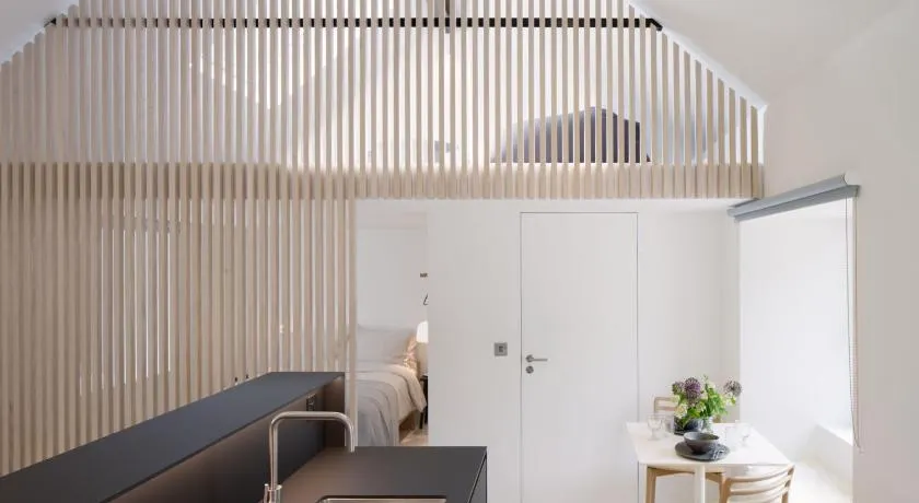 Eastside - Architect designed retreat with wood-fired sauna - Image 1