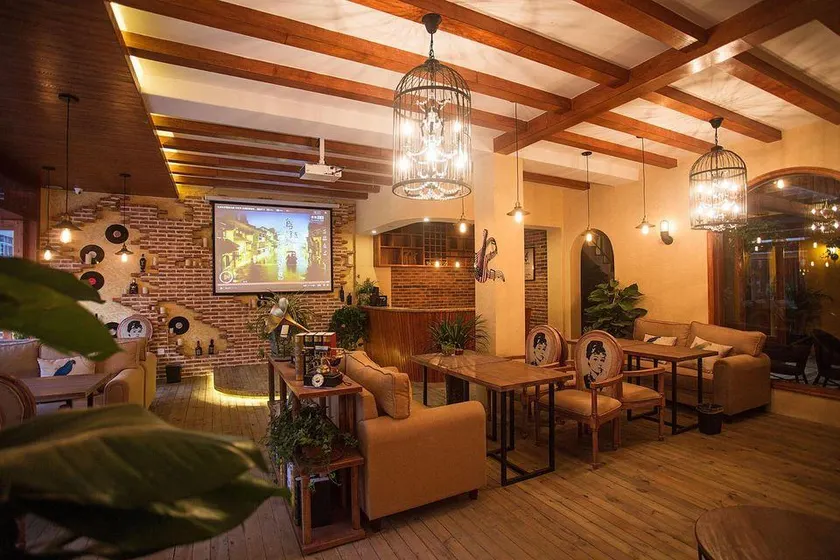 Wuzhen Jinse Huannian Homestay (Xizha Scenic Area) - Image 1