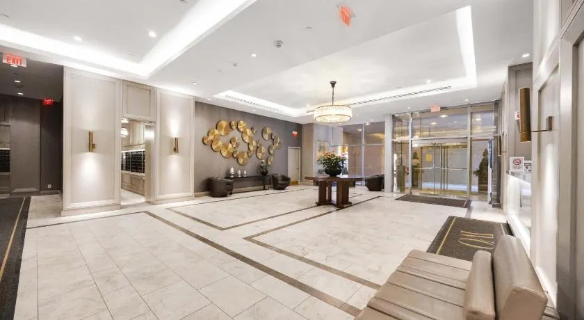Gorgeous 1 Bedroom Apt with Balcony in Yorkville - Image 1