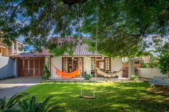 House Jurerê Internacional - Image 1