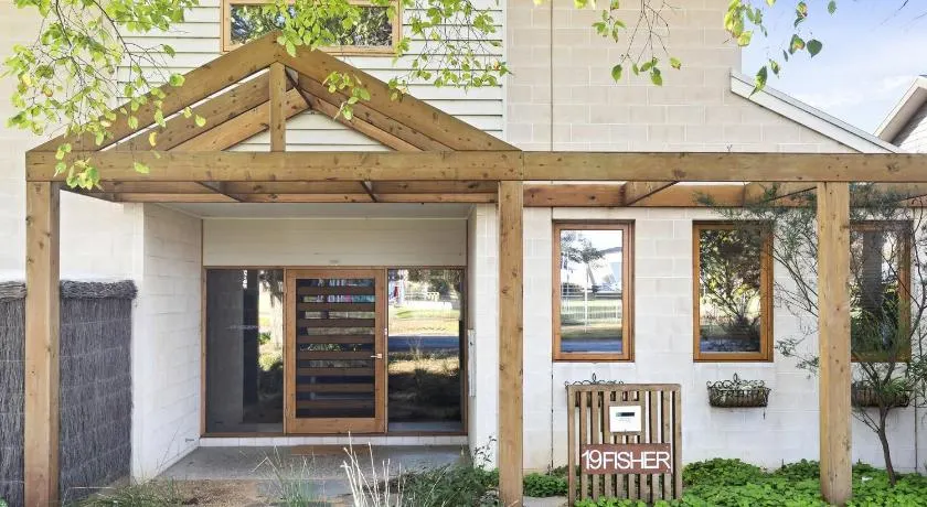 Kingfisher Beach House - Image 1