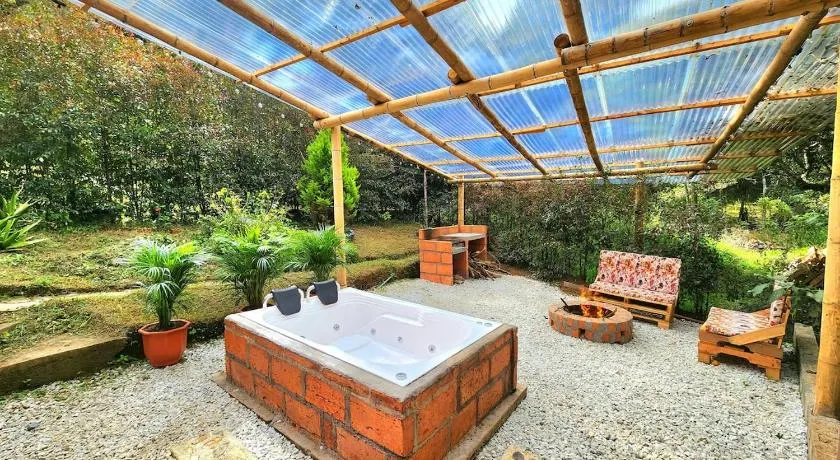 Cabaña en la Naturaleza con Jacuzzi - Santa Elena - Image 1