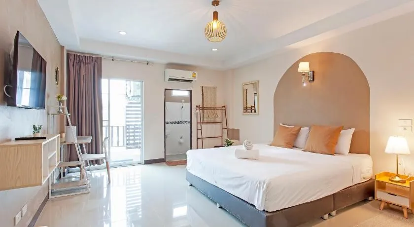 Cozzi by Grand Airport Resort - Image 1