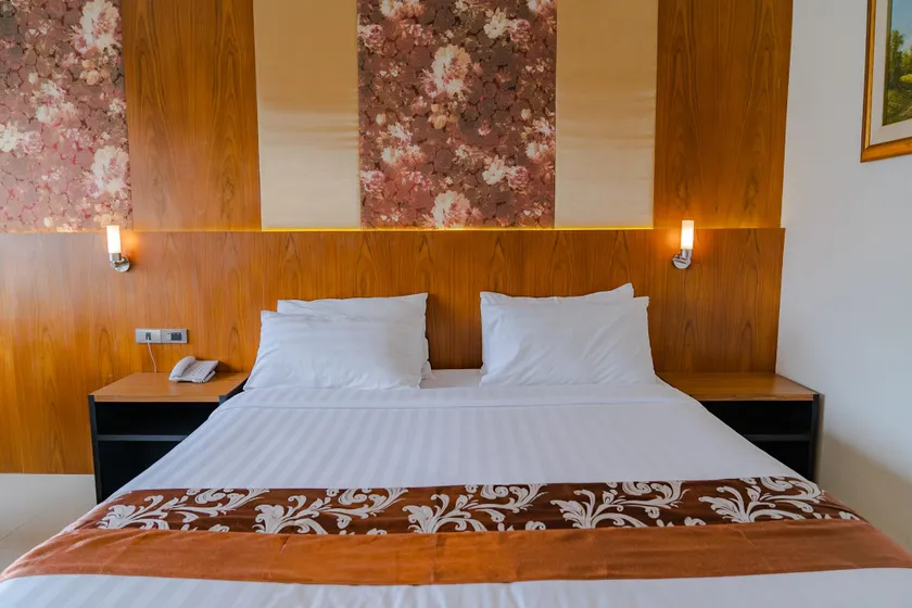 Forum Park Hotel - Image 1