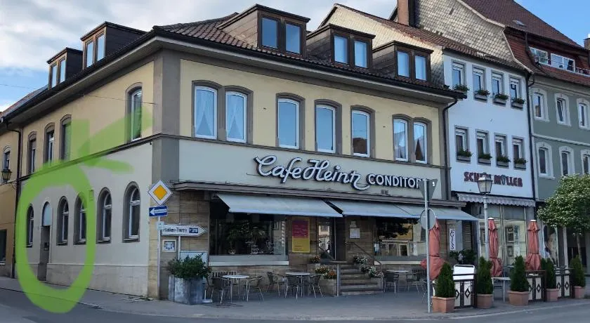 Ferienwohnungen & Apartments Heintz - Ihre Unterkunft am Marktplatz in Bad Königshofen - Image 1