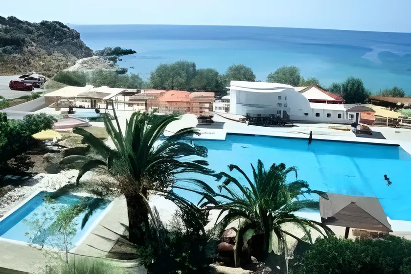 Hotel Glicorisa Beach - Image 1