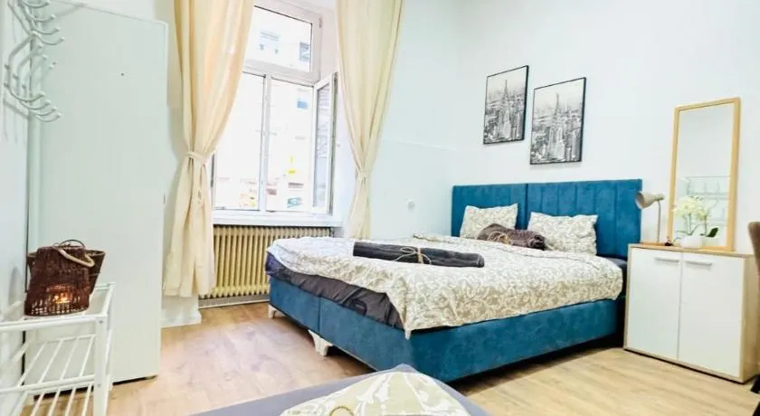 Private Rooms in 5BR Apartment Near Matzleinsdorfer Platz - Image 1