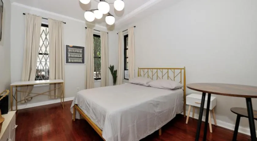 Cozy Studio Near Central Park - Image 1
