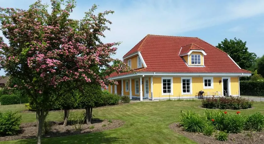 Johnnys Bed & Breakfast - Image 1