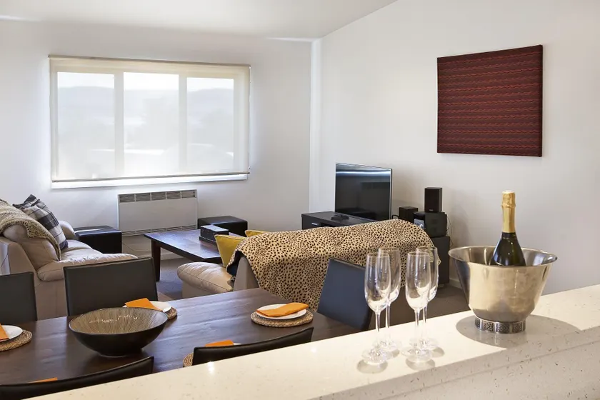Northview 2 - Modern 2BR Townhouse l Lake View l Central Location l Spa Bath l WiFi - Image 1