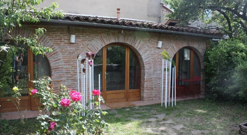 Le Merle Rose - Image 1