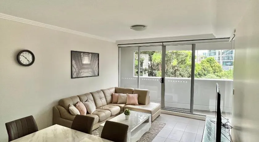 Charming One-Bed Apt in the Heart of Parramatta - Image 1